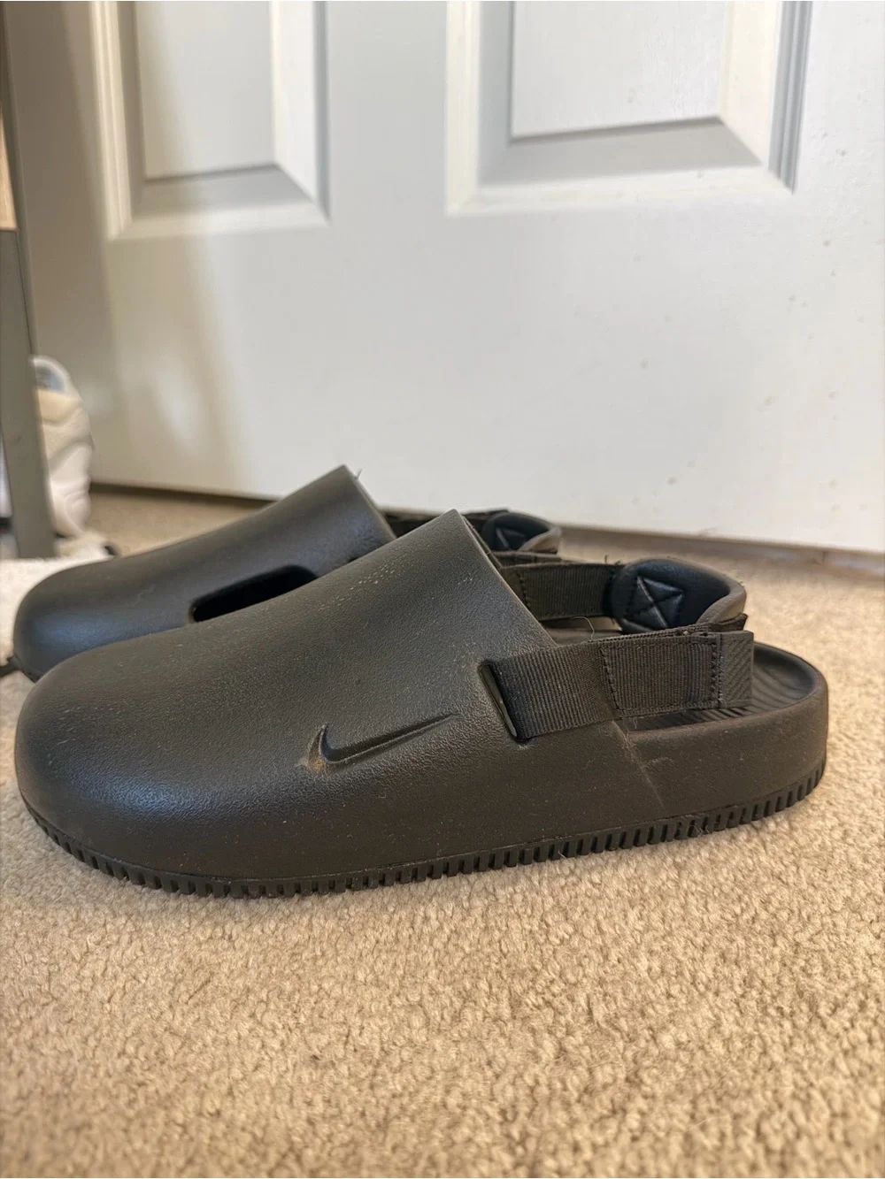 Nike easy slip